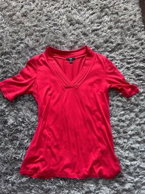 Red V‑Neck Short Sleeve Tee